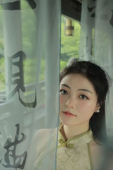 严文君