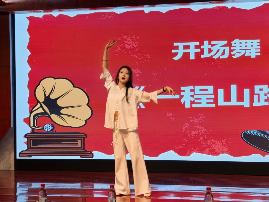 开场舞《一程山路》陈柏璇